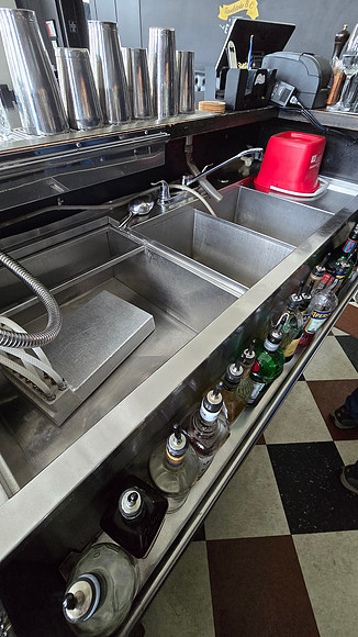 Bar sink